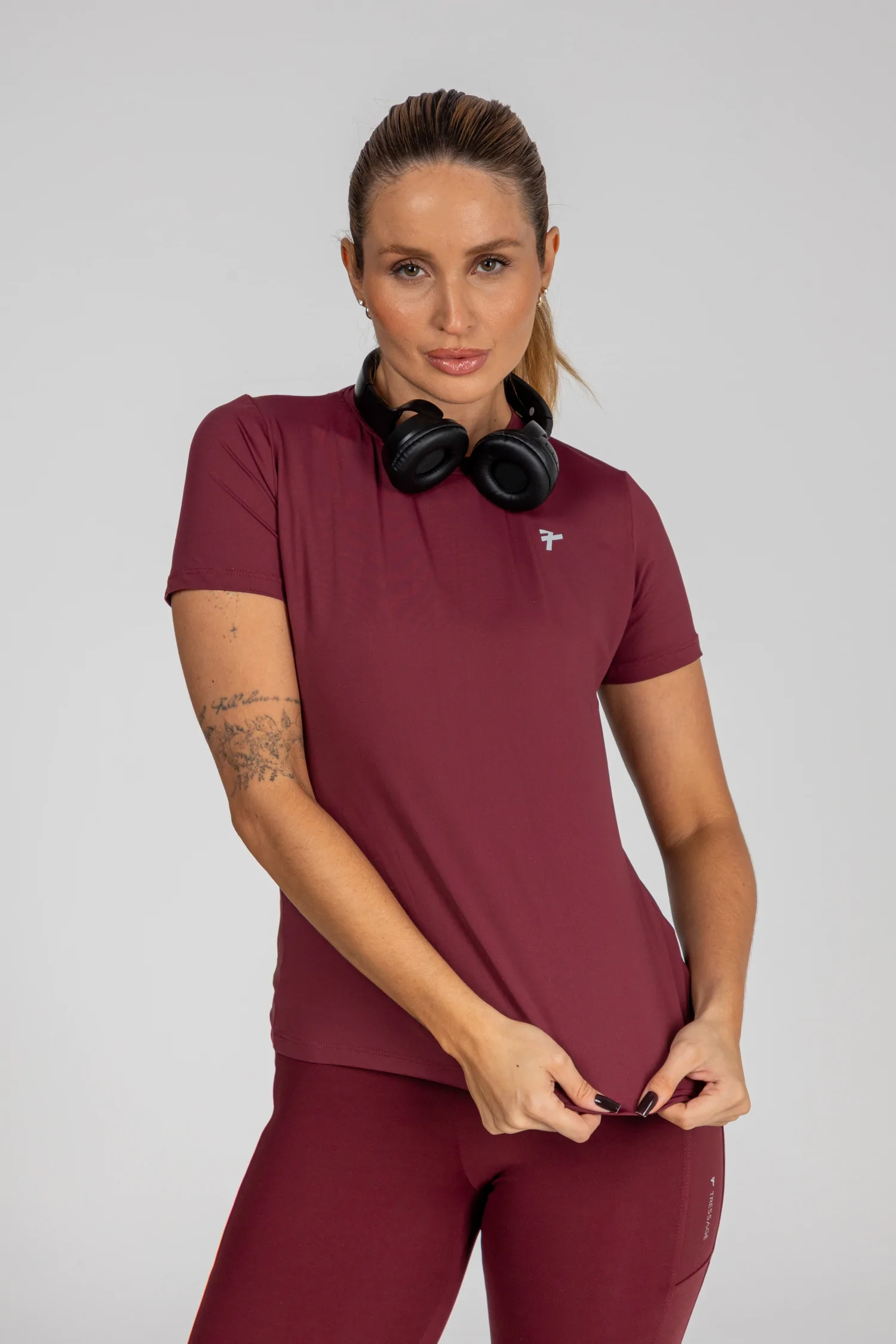 Camiseta Feminina Slim Fit Manga Curta