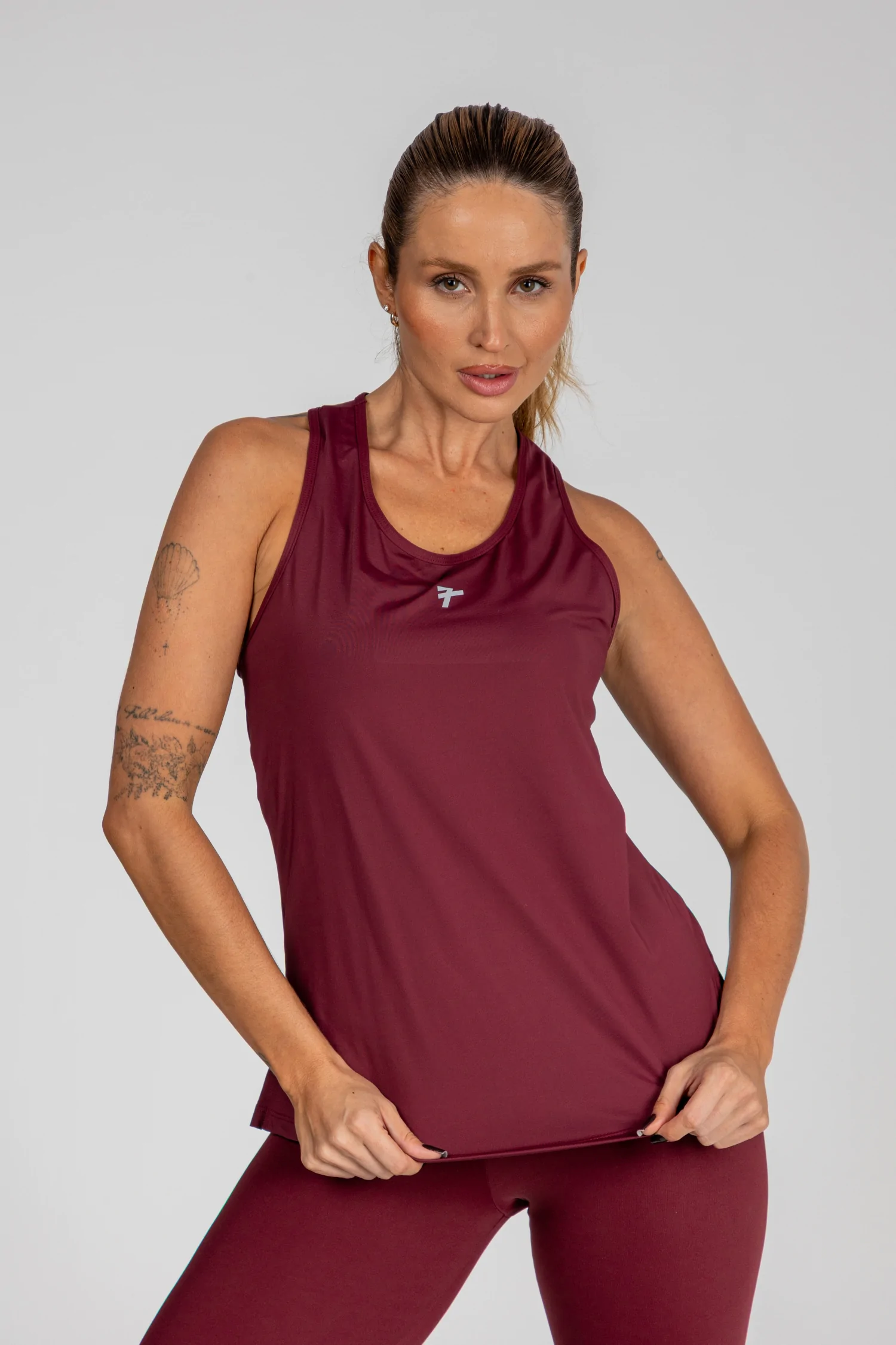 Regata Feminina Slim Fit Fenda Lateral